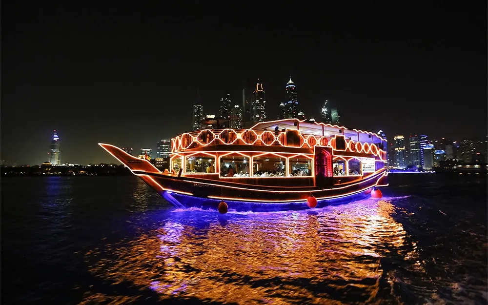 کروز روی لنج (Dhow Cruise) در مارینا