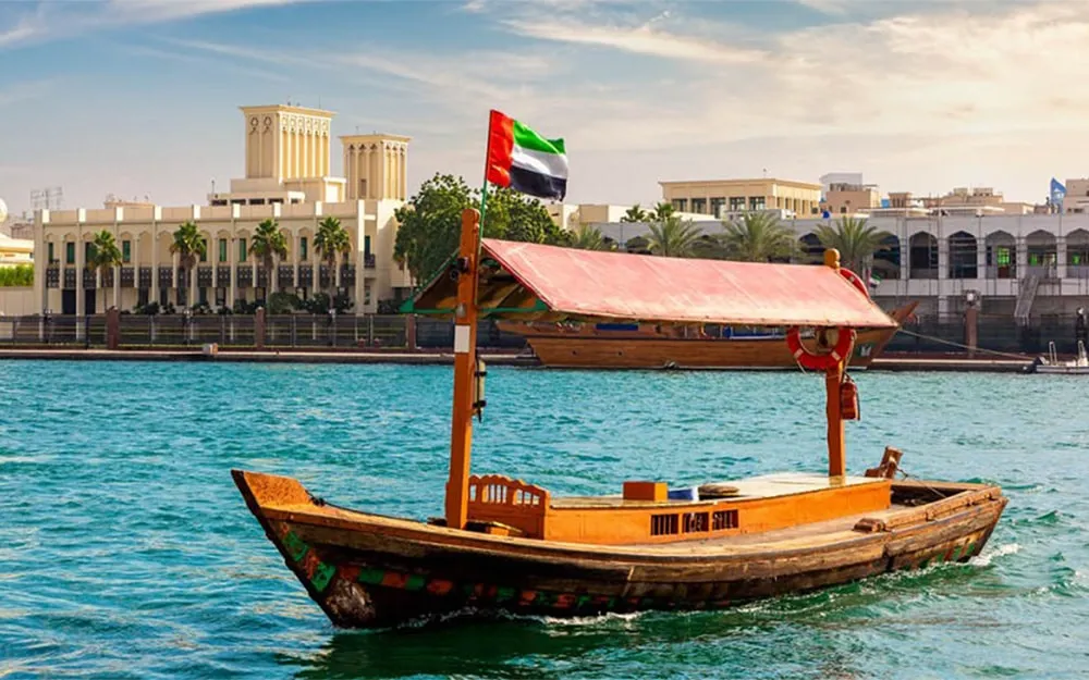 قایق آبی دبی